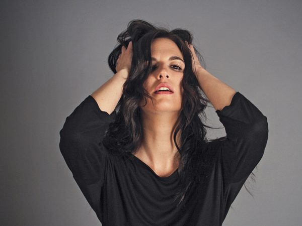 <span>Fotografía en estudio</span><i>→</i>